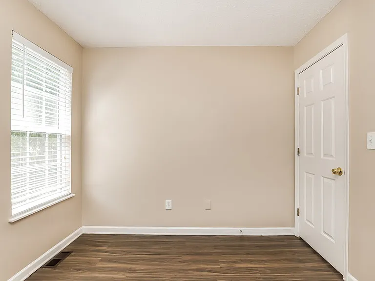 330 W Holt St — Photo 13