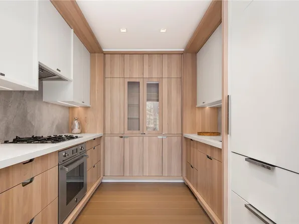 180 6th Avenue 3C image 3 of 8