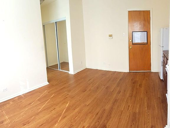 4th image of 4756 N Maplewood Ave #927