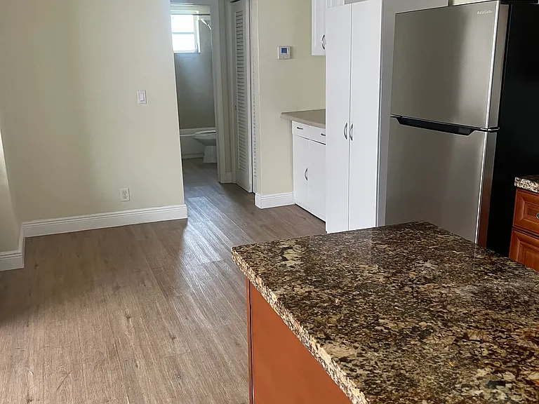 615 NE 8th St #2 — Photo 7