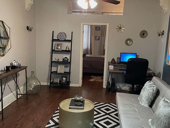 2nd image of 629 Catharine St APT 1F