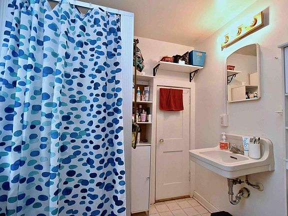 5th image of 408 Grand St #1/2
