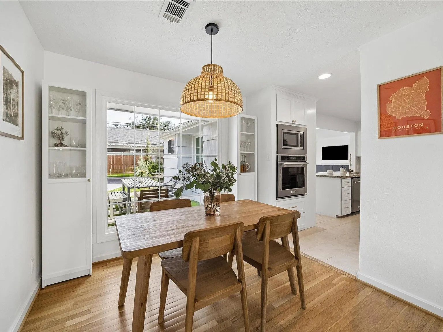3 bed, 2.5 bath, 1572 sqft, $3,900 — Photo 4