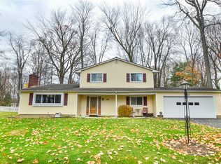 18 Tall Tree Ln, Fairport, NY 14450
