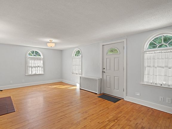 5th image of 33 Cedar Grove Ave