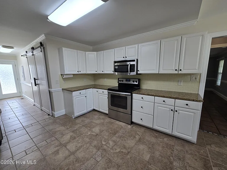 102 White Oak Dr — Photo 8