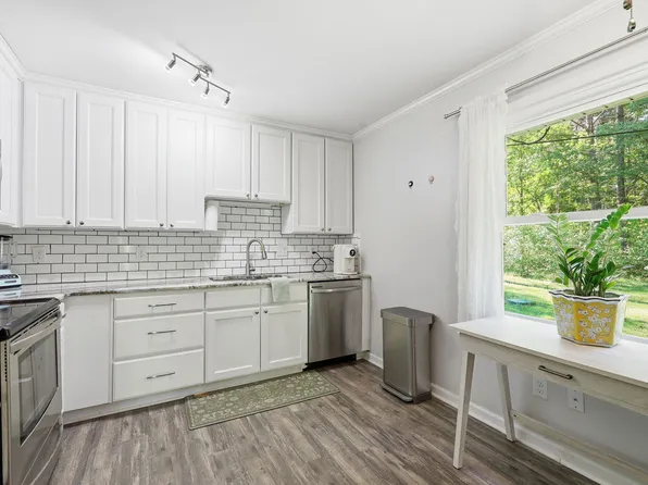 5604 Bobcat Rd, Chapel Hill, NC 27516