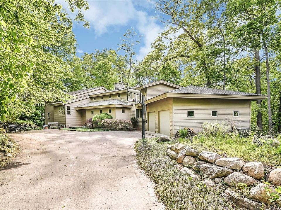 1st image of 3755 Oakmore Ct