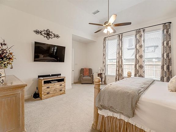 3rd image of 2204 Overton Park Dr