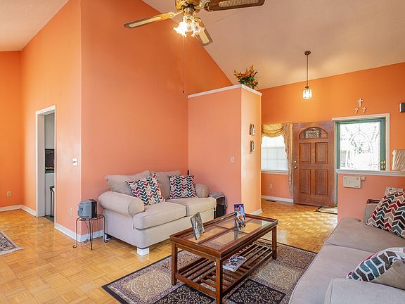 4th image of 4721 Briarwood Cir