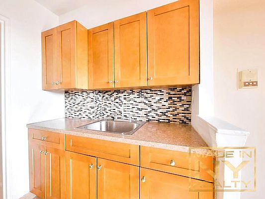 3rd image of 14202 84th Dr APT 6a