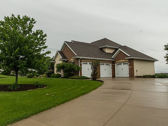 3rd image of 9378 Royal Wood Dr
