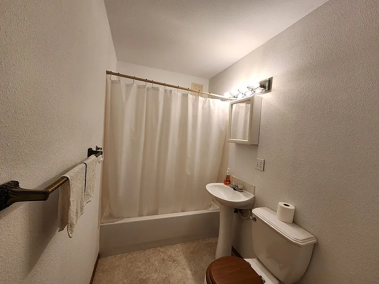 416 N Laventure Rd — Photo 5