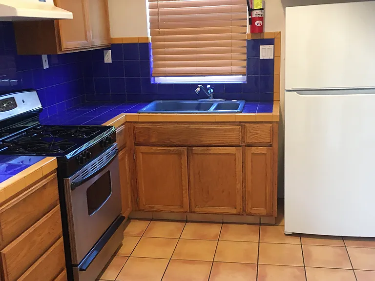 632 E 20th St #B — Photo 13
