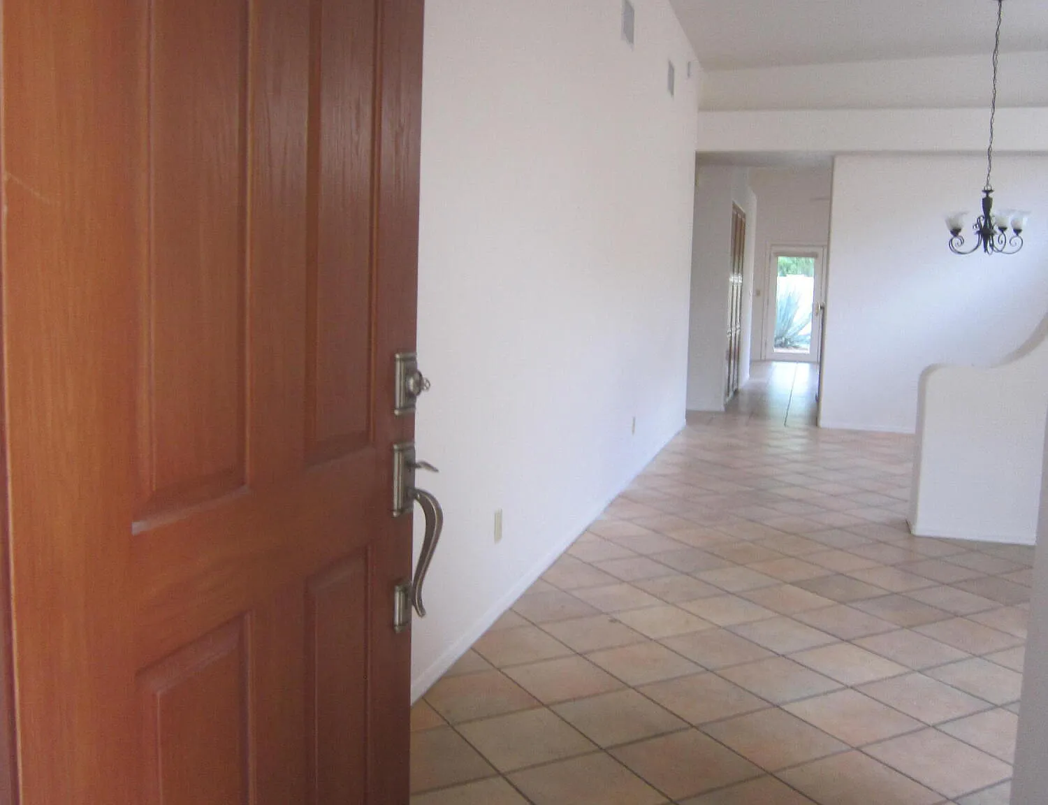 3 bed, 2.0 bath, 1699 sqft, $2,000 — Photo 2