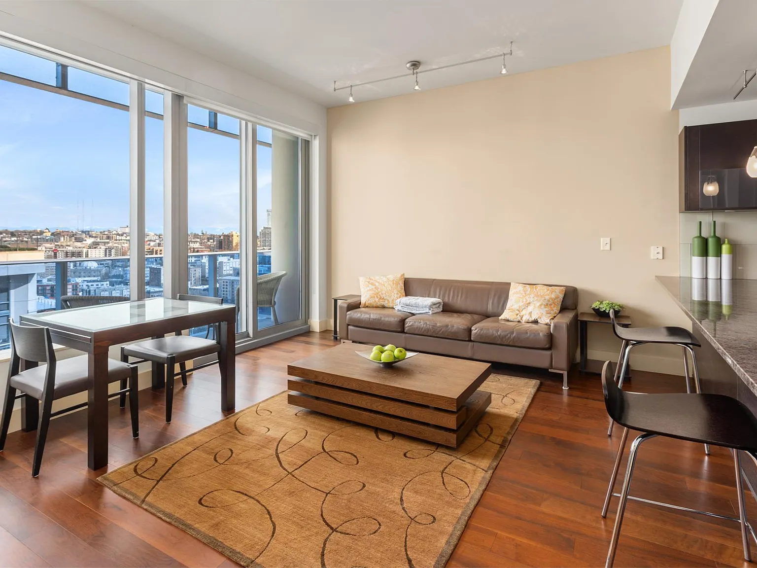 1 bed, 1.5 bath, 823 sqft, $3,350 — Photo 2