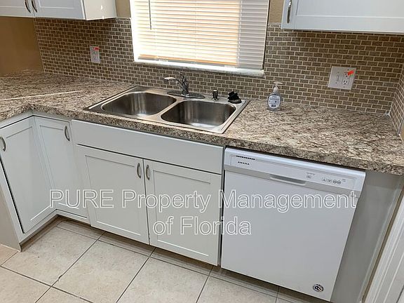 5th image of 15180 SW 39th Cir
