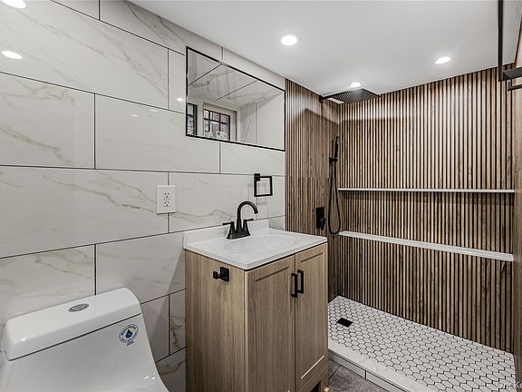 3rd image of 2881 Roberts Avenue