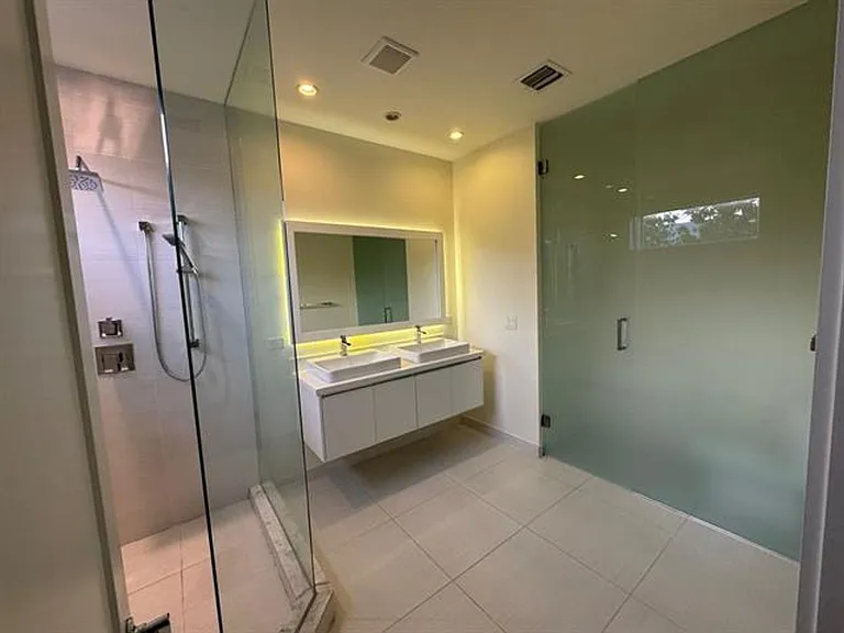 6361 NW 103rd Psge #Townhouse 6361 — Photo 44