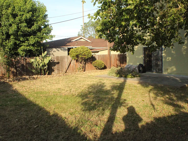 7706 East Pkwy — Photo 31