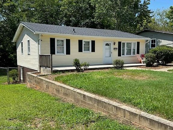 2nd image of 558 Kinard Dr