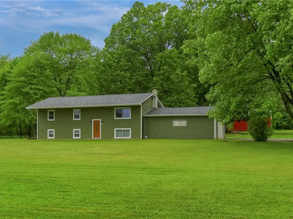 825 New Bedford Sharon Rd, West Middlesex, PA 16159