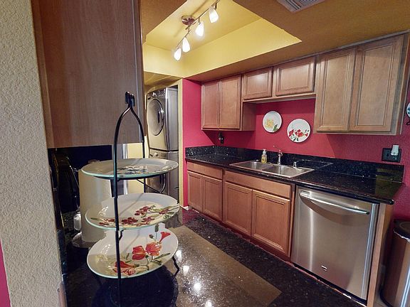 3rd image of 740 W Elm St Unit 165