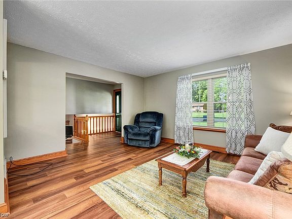 5th image of 8582 Fairlane Dr
