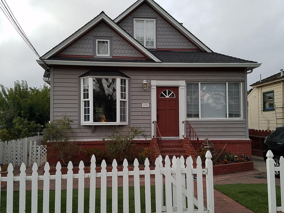 Beautiful victorian duplex for rent close to NPS, beach and lake El Estero.