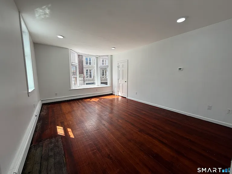 18 Bank St — Photo 15