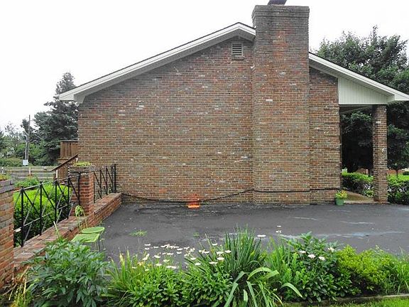 2nd image of 533 Garden Springs Dr