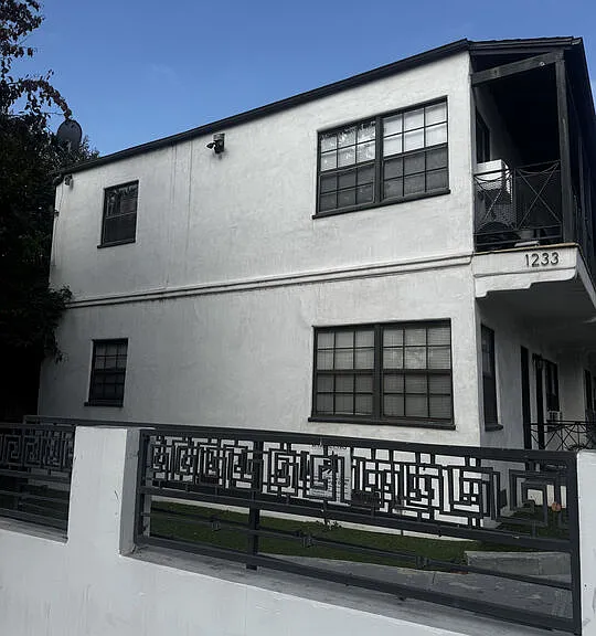 1233 Gordon St — Photo 1