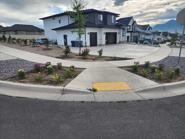 608 W Domanick Way #B — Photo 13