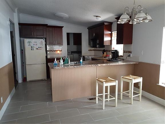 4th image of 16914 Elderberry Dr