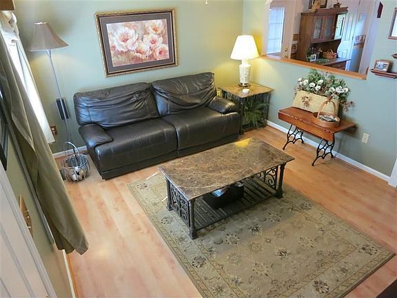 4th image of 105 Lindsey Dr