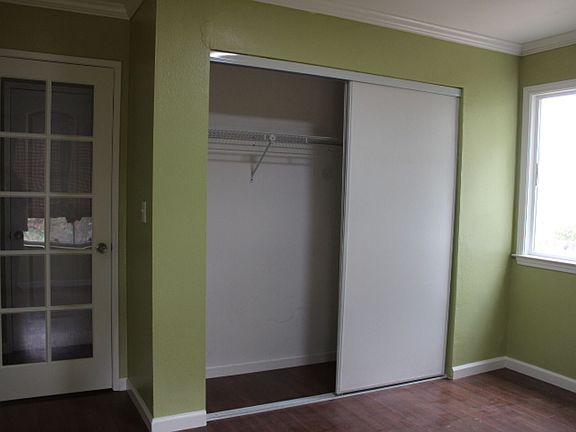 5th image of 190 Iris Rd