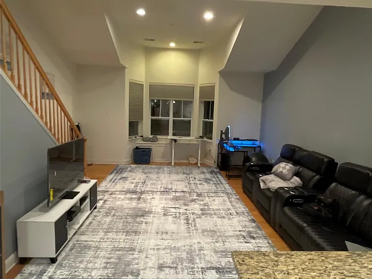1405 Round Pointe Dr — Photo 4