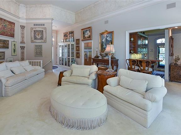 4th image of 10 Warwick Ln