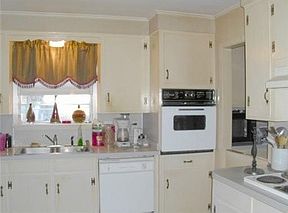 3rd image of 6303 Manor Dr