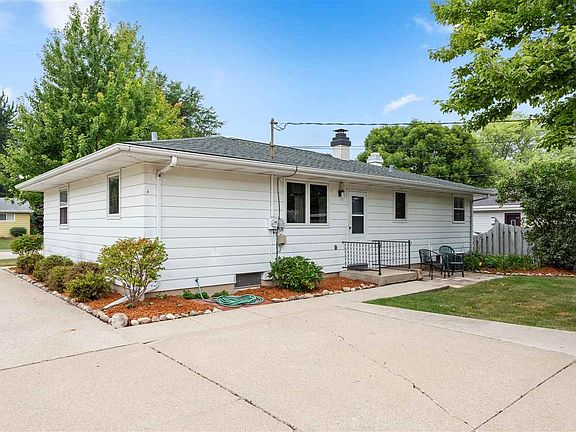 5th image of 1118 Honeysuckle Ln