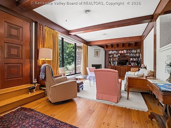 5th image of 315 Dewey Dr