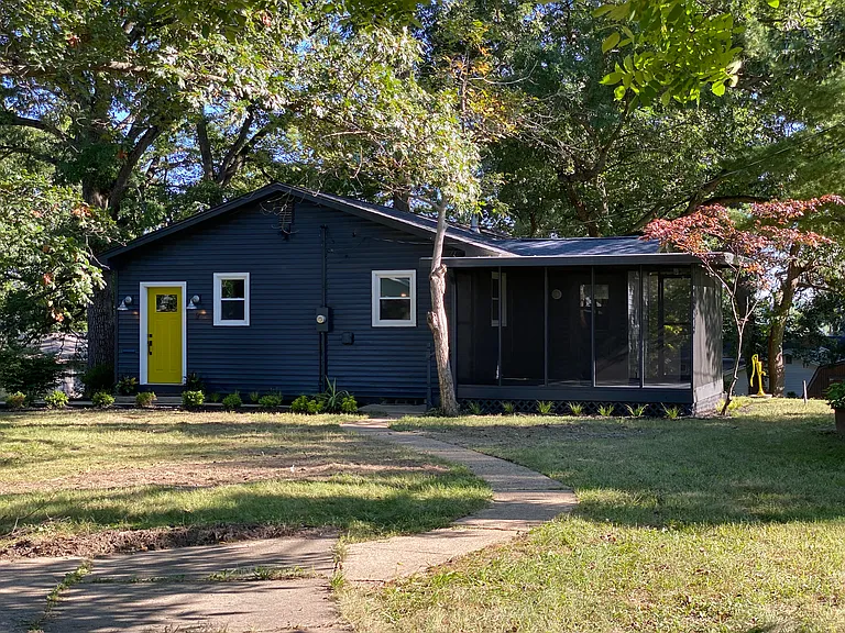 9 Lake Grove Clb — Photo 7