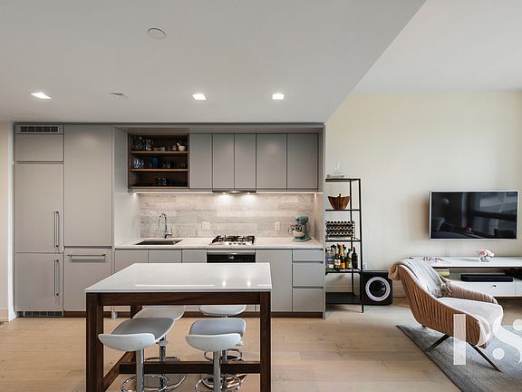 3rd image of 550 Vanderbilt Ave #918