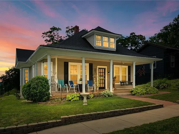 603 Walnut St, Weston, MO 64098