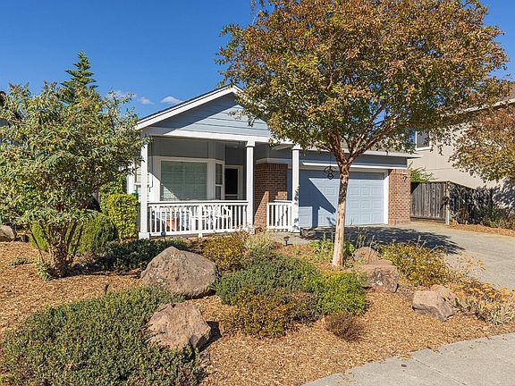 3rd image of 104 Honeysuckle Court