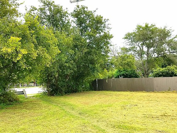3rd image of 742 Sawtooth Dr