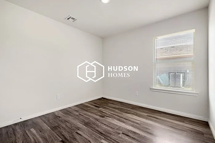 310 Zenith Ave — Photo 8