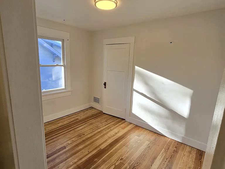 44 Waverly Ave — Photo 14