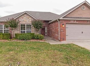 1540 N Hazeltine Dr, Fayetteville, AR 72704
