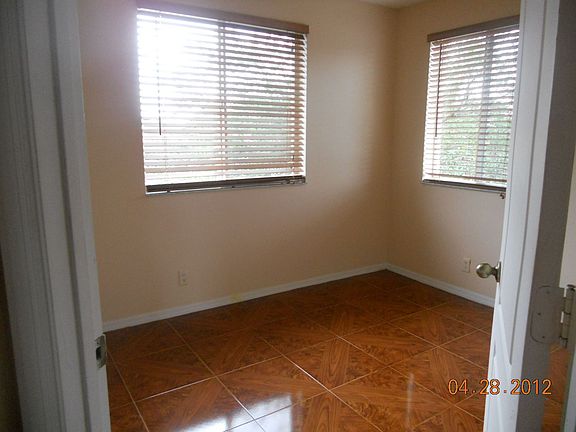 2nd image of 21300 NE 8th Ct APT 1